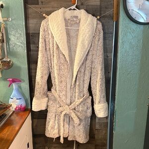 Better Living Cozy White Floral Women's Robe